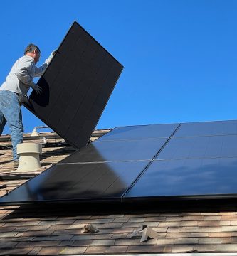 trabajar instalando placas solares